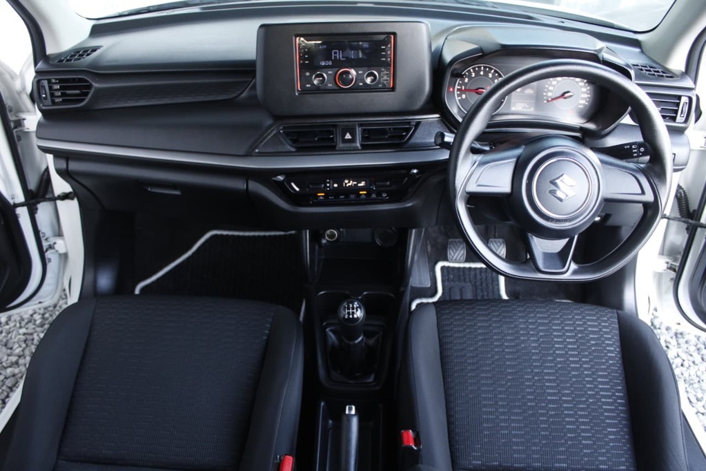 2025 SUZUKI SWIFT, White, 20588Kms, Manual, , Petrol, R209 995, Wingfield Motors Goodwood
