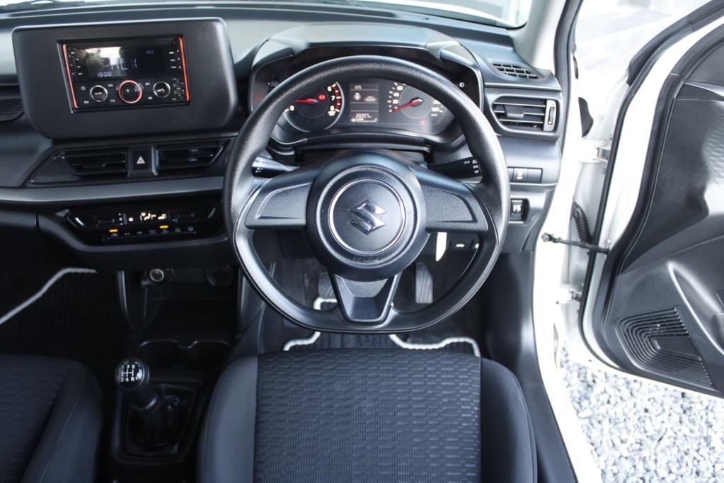 2025 SUZUKI SWIFT, White, 20588Kms, Manual, , Petrol, R209 995, Wingfield Motors Goodwood