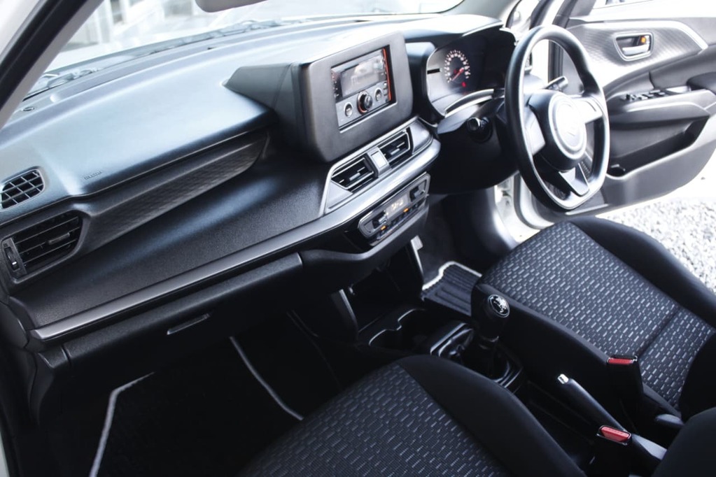 2025 SUZUKI SWIFT, White, 20588Kms, Manual, , Petrol, R209 995, Wingfield Motors Goodwood