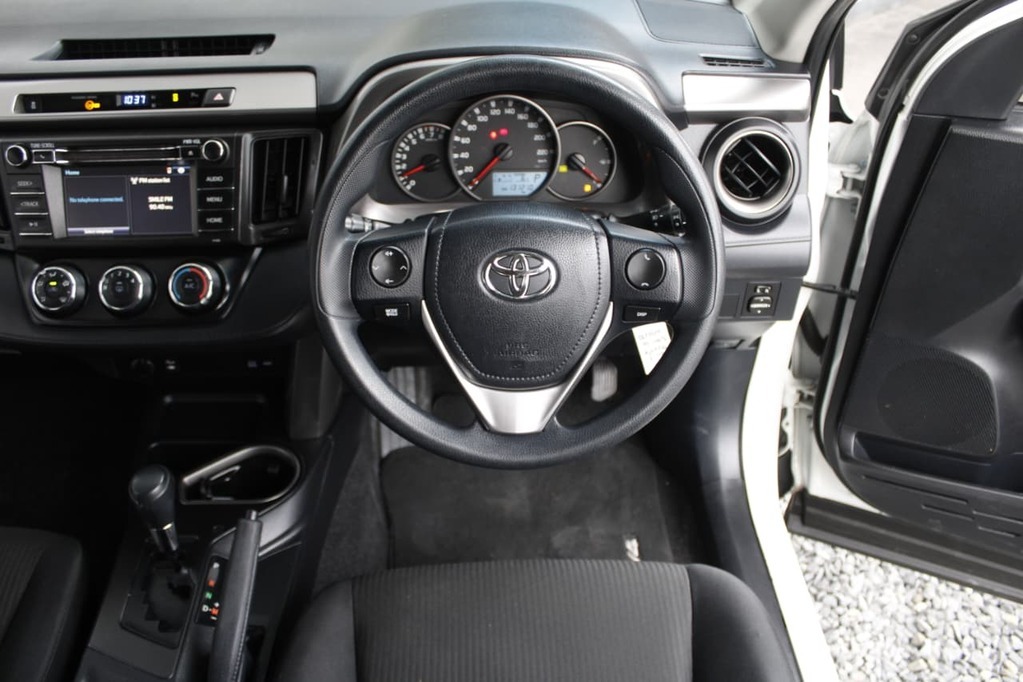 2017 TOYOTA RAV 4, White, 131194Kms, Automatic, SUV, Petrol, R279 995, Goodwood