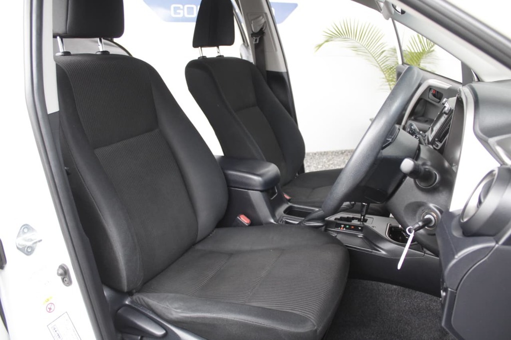 2017 TOYOTA RAV 4, White, 131194Kms, Automatic, SUV, Petrol, R279 995, Goodwood