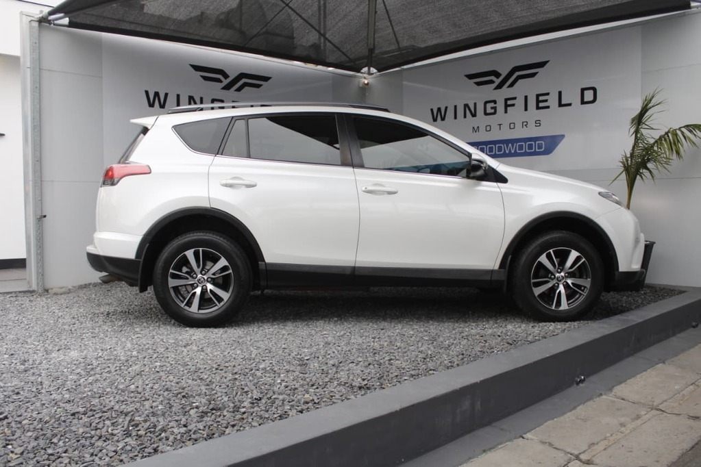 2017 TOYOTA RAV 4, White, 131194Kms, Automatic, SUV, Petrol, R279 995, Goodwood