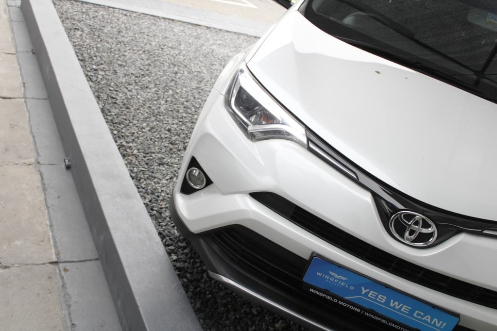 2017 TOYOTA RAV 4, White, 131194Kms, Automatic, SUV, Petrol, R279 995, Goodwood