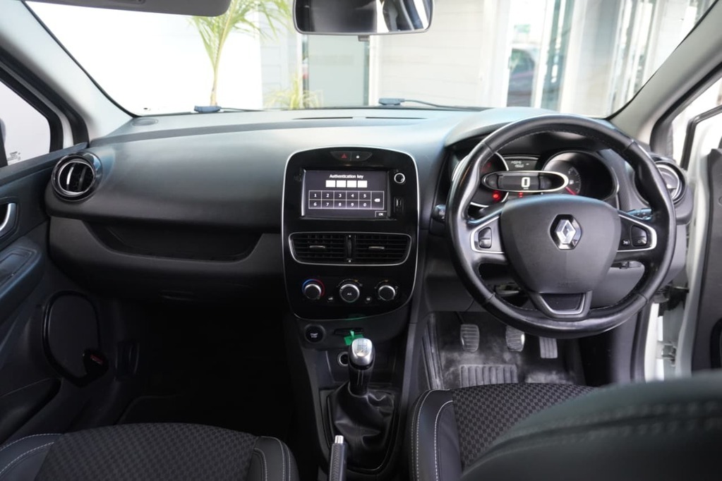 2018 RENAULT CLIO IV, White, 145000Kms, Manual, Hatchback, Petrol, R119 995, Goodwood