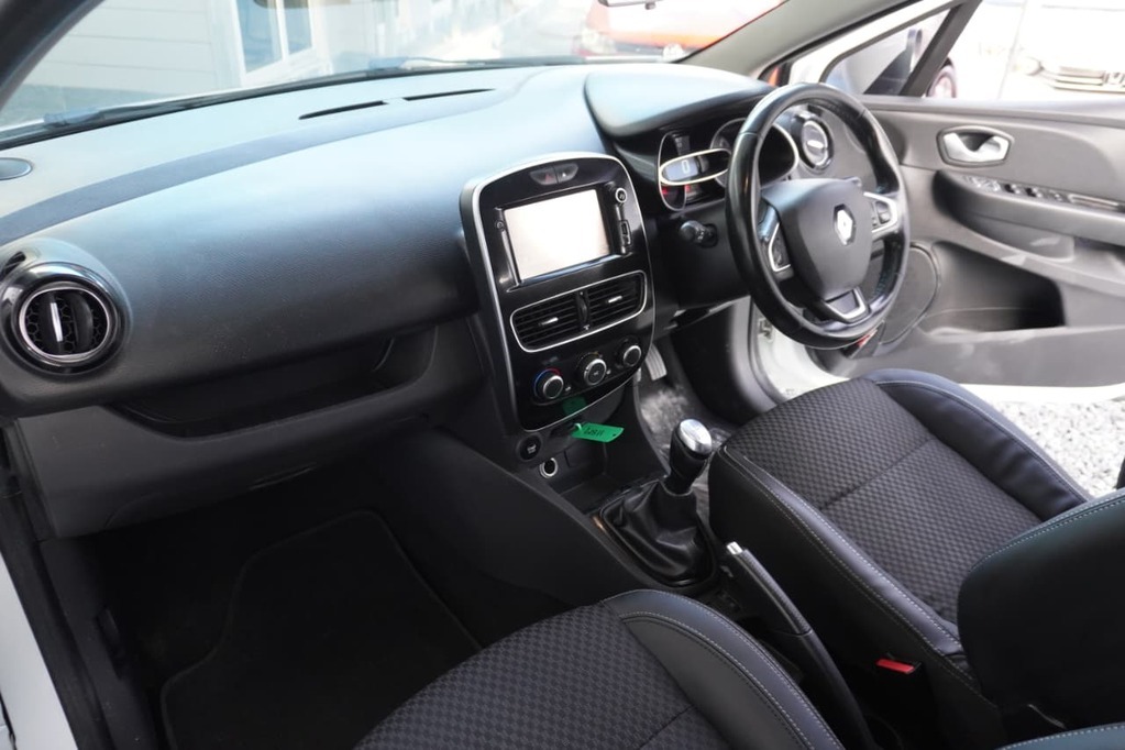 2018 RENAULT CLIO IV, White, 145000Kms, Manual, Hatchback, Petrol, R119 995, Goodwood