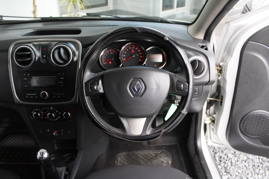 2015 RENAULT SANDERO, Silver, 132712Kms, Manual, Hatchback, Petrol, R105 995, Goodwood