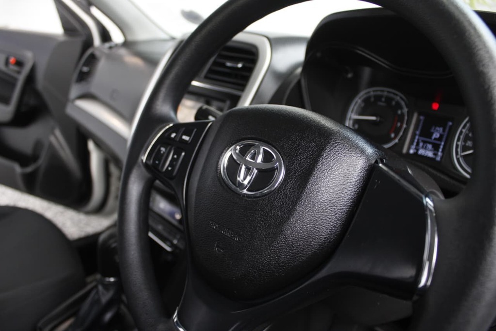 2021 TOYOTA URBAN CRUISER, White, 89391Kms, Automatic, SUV, Petrol, R239 995, Goodwood