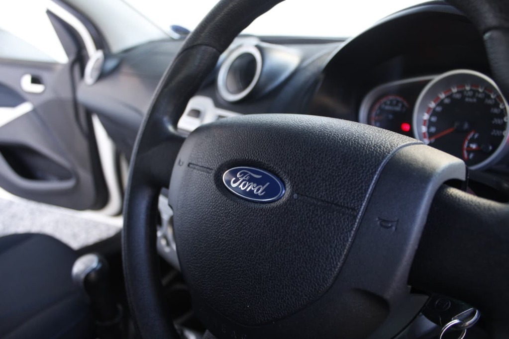 2015 FORD FIGO, White, 136240Kms, Manual, Hatchback, Petrol, R99 995, Wingfield Motors Goodwood