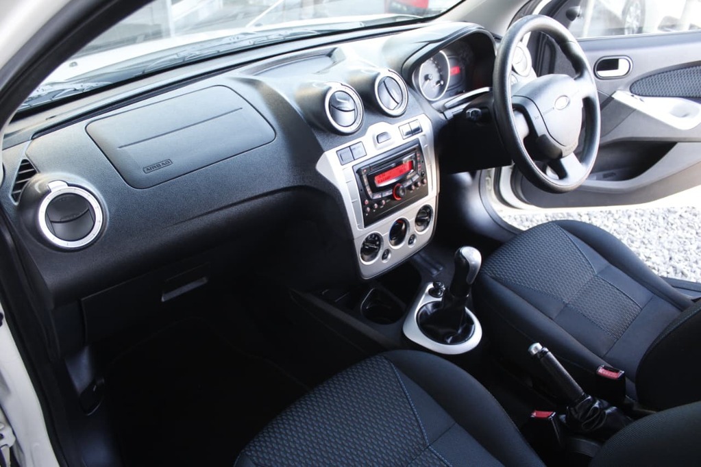 2015 FORD FIGO, White, 136240Kms, Manual, Hatchback, Petrol, R99 995, Wingfield Motors Goodwood