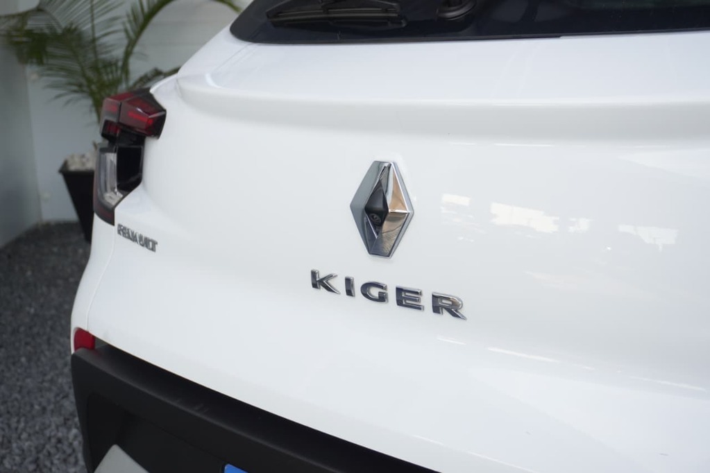 2023 RENAULT KIGER, White, 77152Kms, Manual, SUV, Petrol, R184 995, Wingfield Motors Goodwood