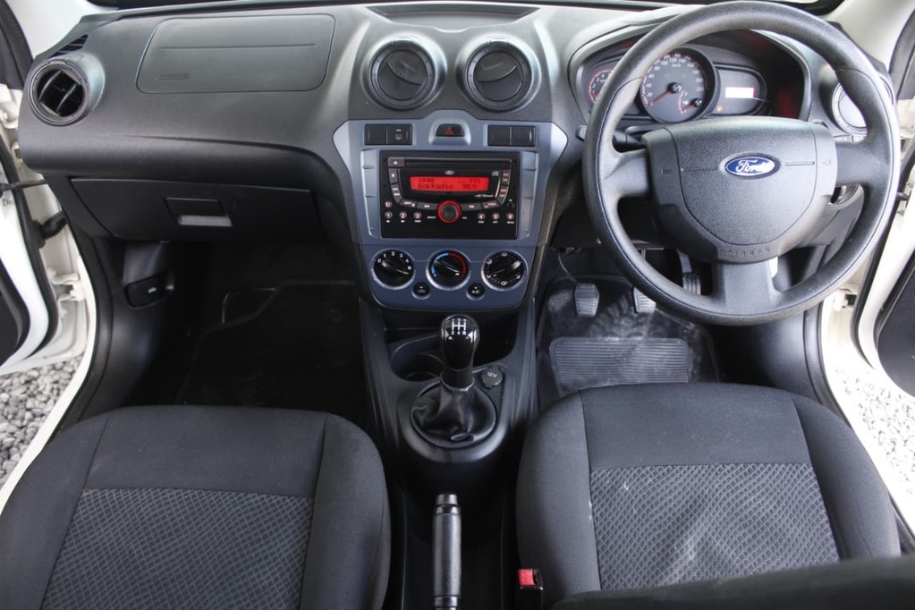 2016 FORD FIGO, White, 164321Kms, Manual, Hatchback, Petrol, R89 995, Goodwood
