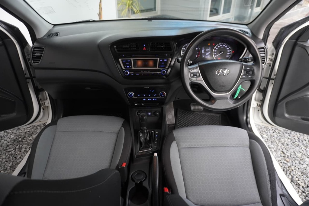2016 HYUNDAI i20, White, 167000Kms, Automatic, Hatchback, Petrol, R144 995, Goodwood