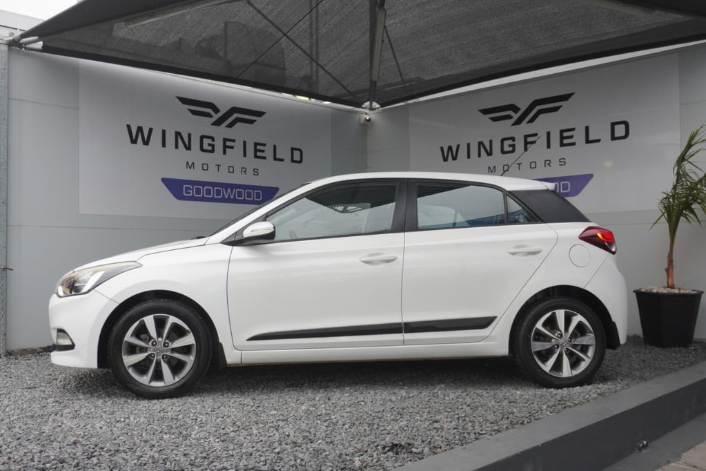 2016 HYUNDAI i20, White, 167000Kms, Automatic, Hatchback, Petrol, R144 995, Goodwood