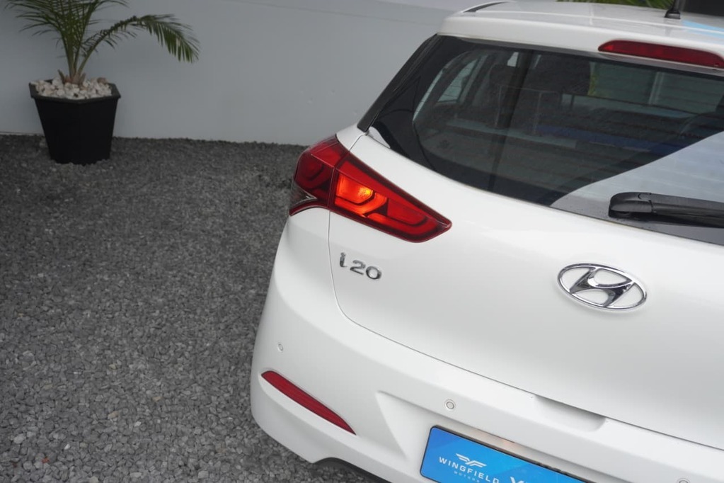 2016 HYUNDAI i20, White, 167000Kms, Automatic, Hatchback, Petrol, R144 995, Goodwood