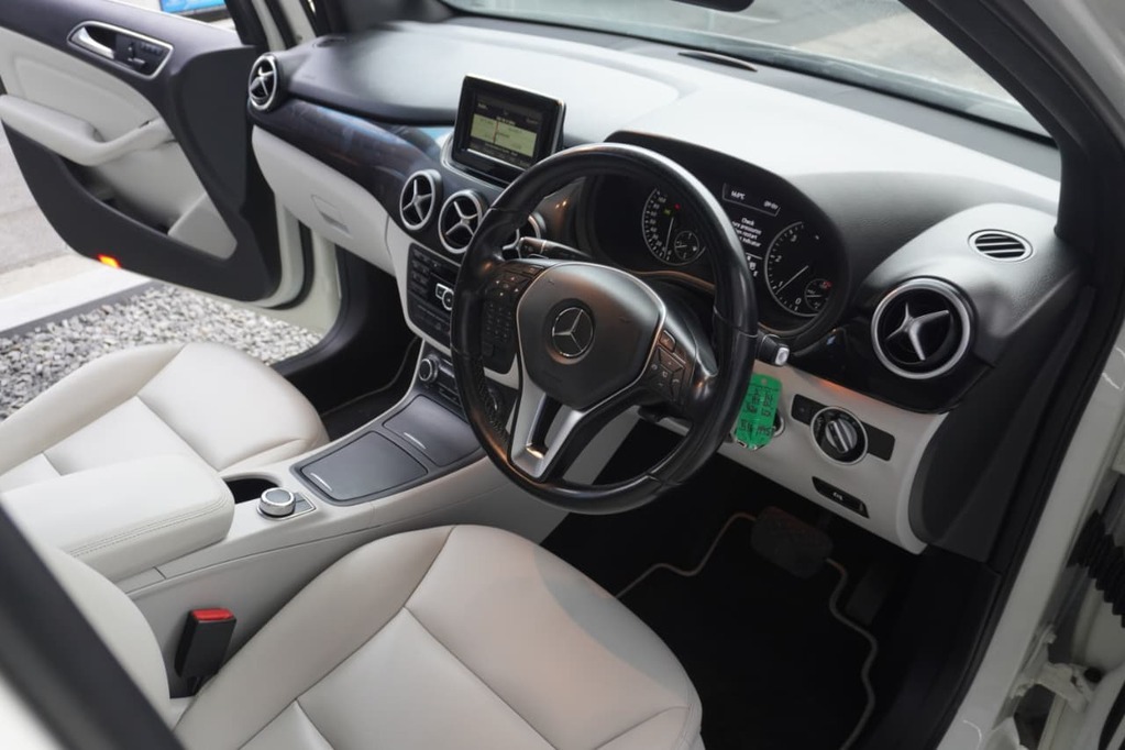 2014 MERCEDES-BENZ B CLASS, White, 157155Kms, Automatic, MPV, Diesel, R164 995, Goodwood