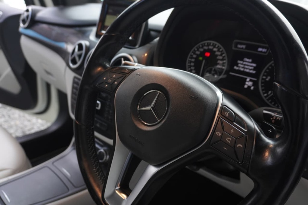 2014 MERCEDES-BENZ B CLASS, White, 157155Kms, Automatic, MPV, Diesel, R164 995, Goodwood