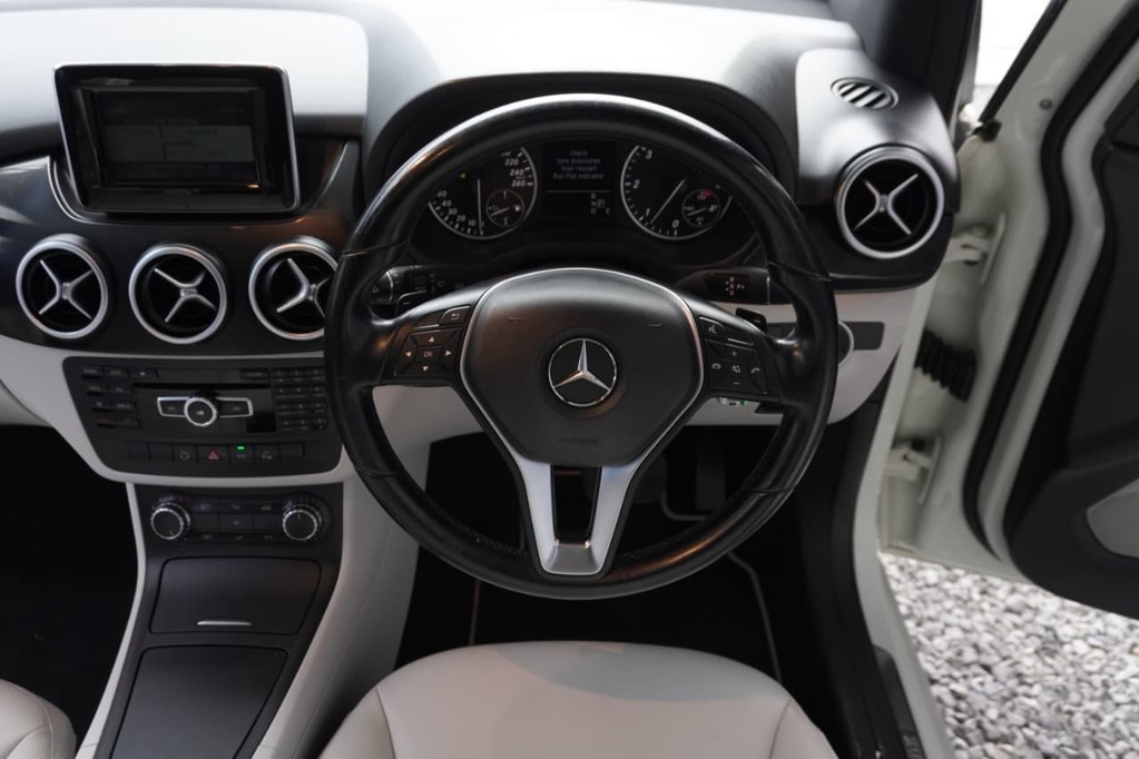 2014 MERCEDES-BENZ B CLASS, White, 157155Kms, Automatic, MPV, Diesel, R164 995, Goodwood