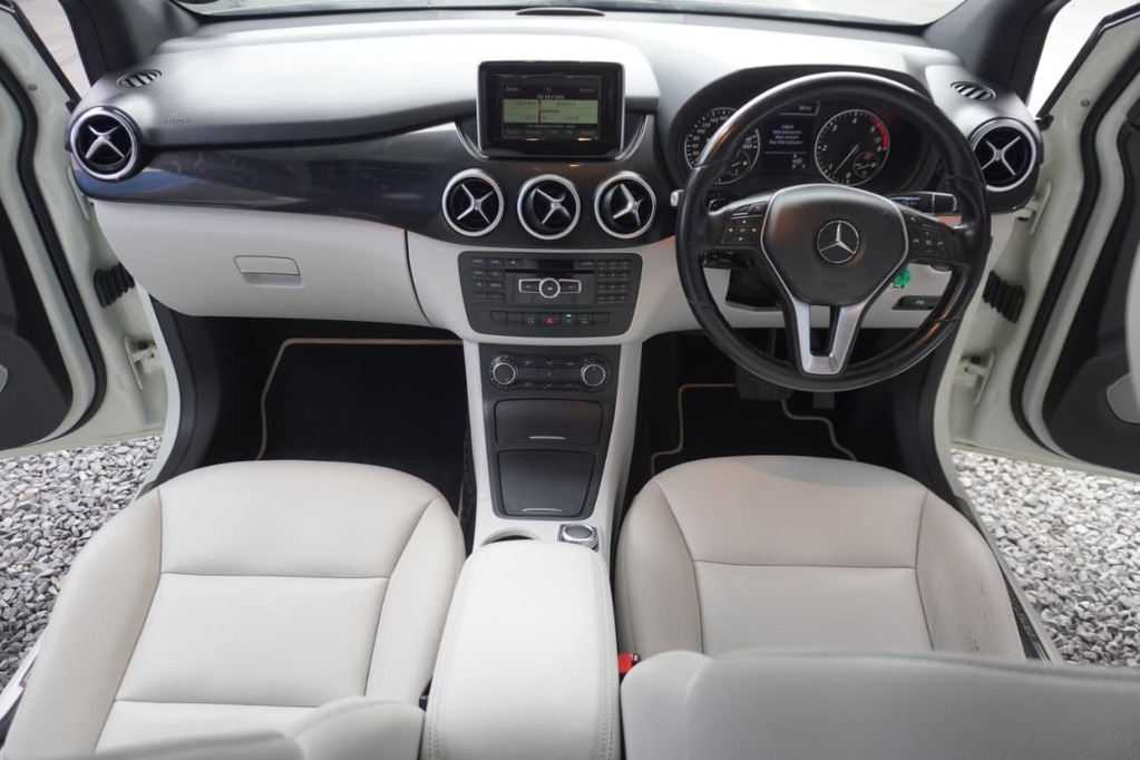 2014 MERCEDES-BENZ B CLASS, White, 157155Kms, Automatic, MPV, Diesel, R164 995, Goodwood