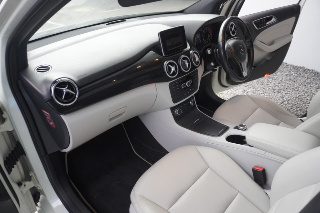 2014 MERCEDES-BENZ B CLASS, White, 157155Kms, Automatic, MPV, Diesel, R164 995, Goodwood