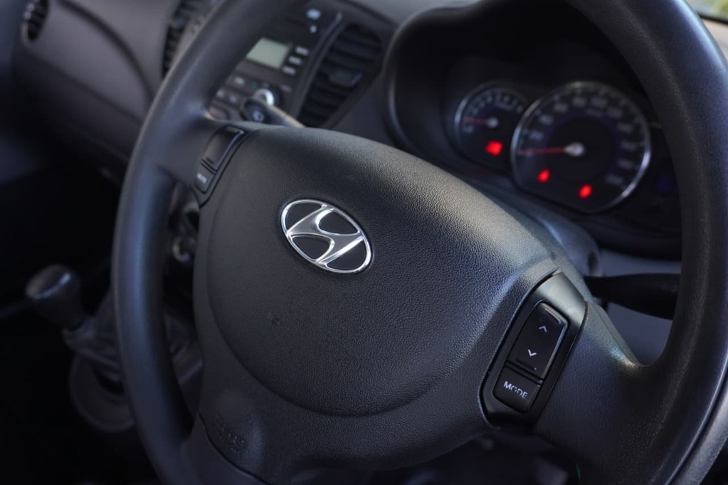 2014 HYUNDAI i10, White, 103000Kms, Manual, Hatchback, Petrol, R99 995, Goodwood
