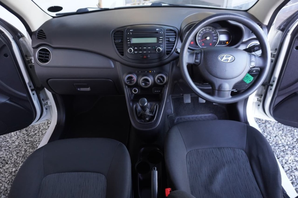 2014 HYUNDAI i10, White, 103000Kms, Manual, Hatchback, Petrol, R99 995, Goodwood