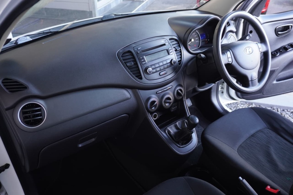 2014 HYUNDAI i10, White, 103000Kms, Manual, Hatchback, Petrol, R99 995, Goodwood