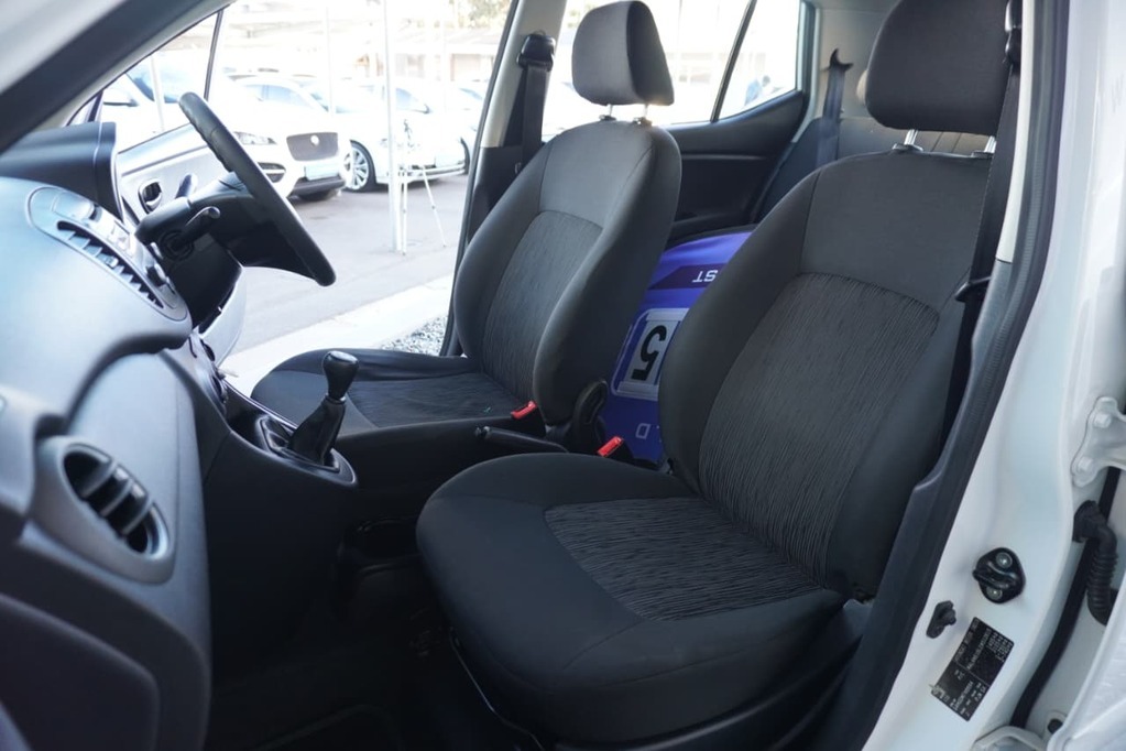 2014 HYUNDAI i10, White, 103000Kms, Manual, Hatchback, Petrol, R99 995, Goodwood