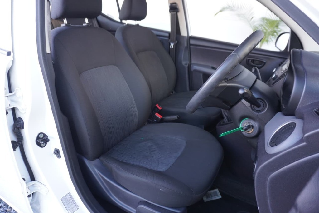 2014 HYUNDAI i10, White, 103000Kms, Manual, Hatchback, Petrol, R99 995, Goodwood