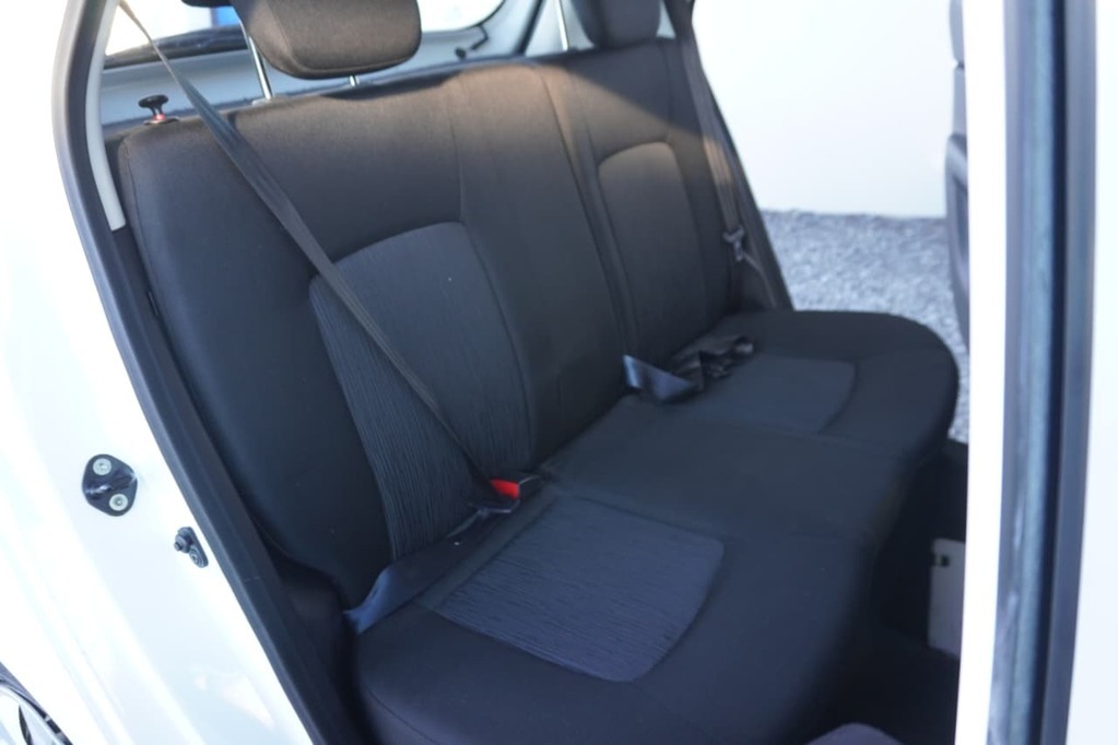 2014 HYUNDAI i10, White, 103000Kms, Manual, Hatchback, Petrol, R99 995, Goodwood