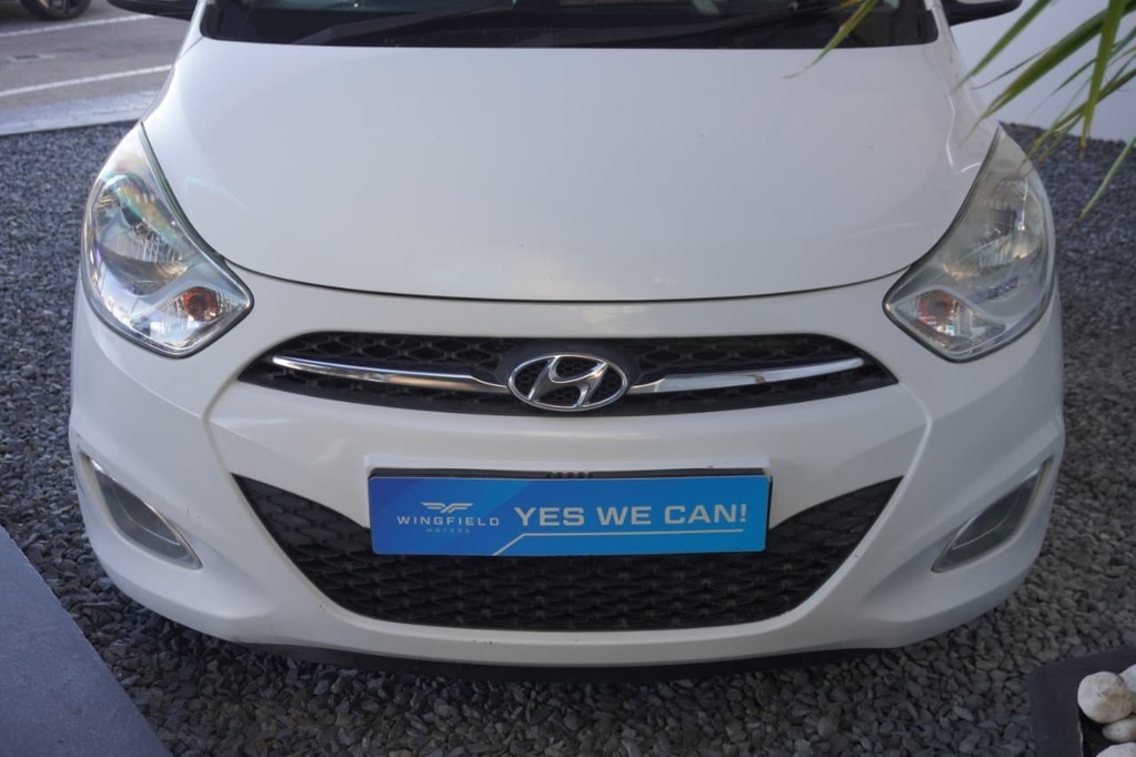 2014 HYUNDAI i10, White, 103000Kms, Manual, Hatchback, Petrol, R99 995, Goodwood