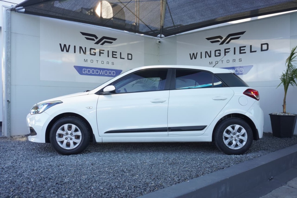 2016 HYUNDAI i20, White, 128139Kms, Manual, Hatchback, Petrol, R139 995, Goodwood