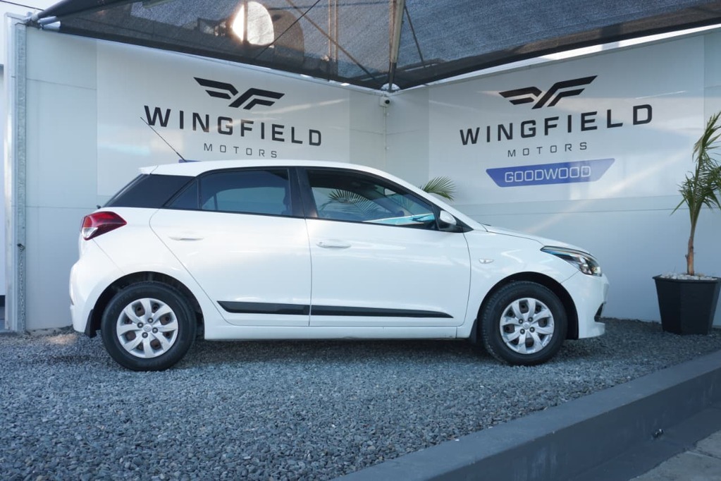 2016 HYUNDAI i20, White, 128139Kms, Manual, Hatchback, Petrol, R139 995, Goodwood