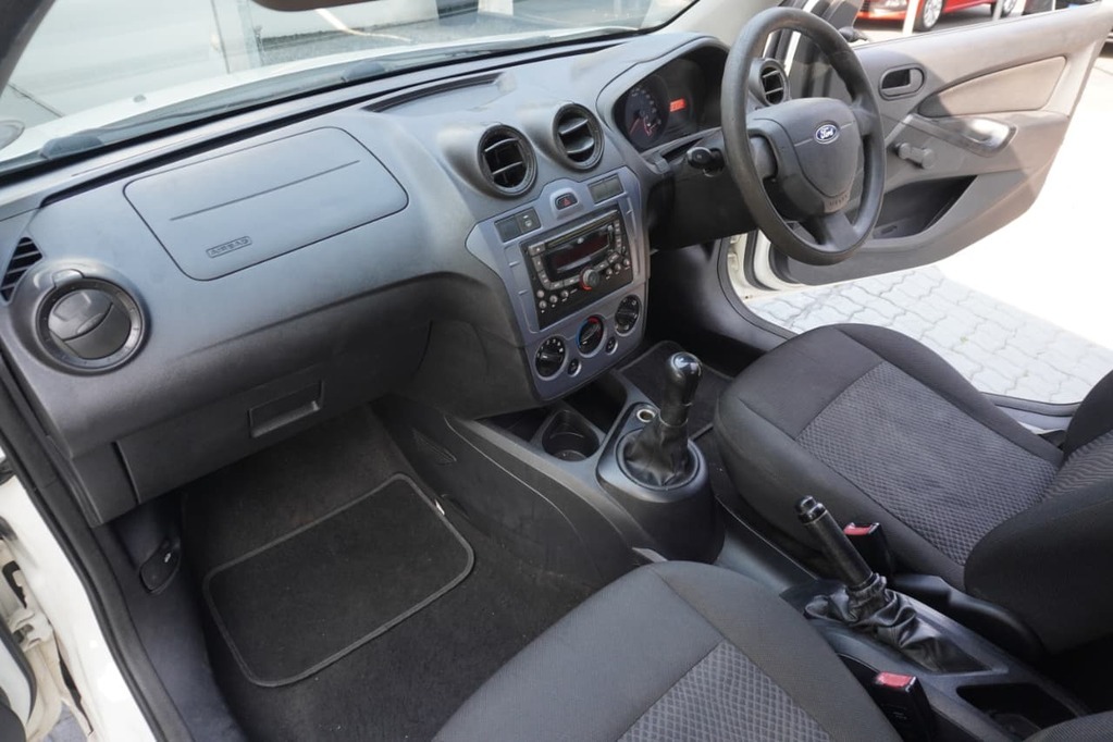 2013 FORD FIGO, White, 133123Kms, Manual, Hatchback, Petrol, R85 995, Goodwood