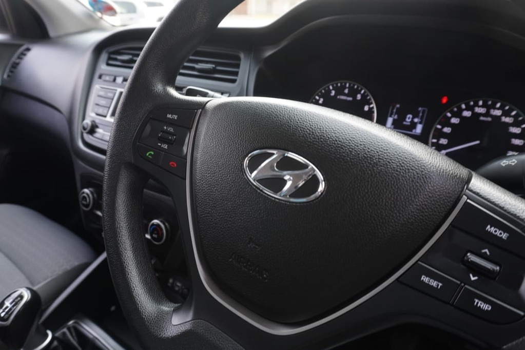 2015 HYUNDAI i20, White, 138000Kms, Manual, Hatchback, Petrol, R139 995, Goodwood