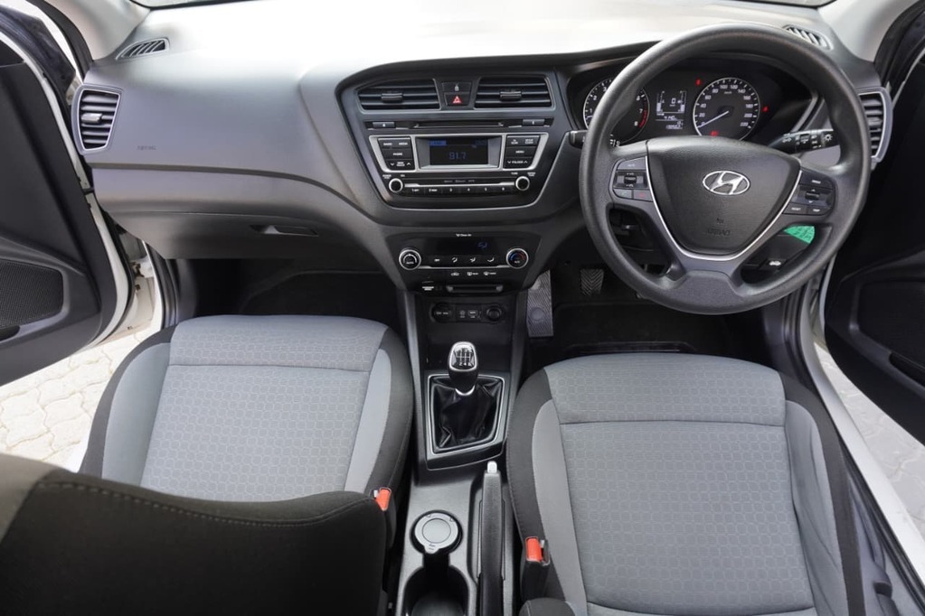 2015 HYUNDAI i20, White, 138000Kms, Manual, Hatchback, Petrol, R139 995, Goodwood