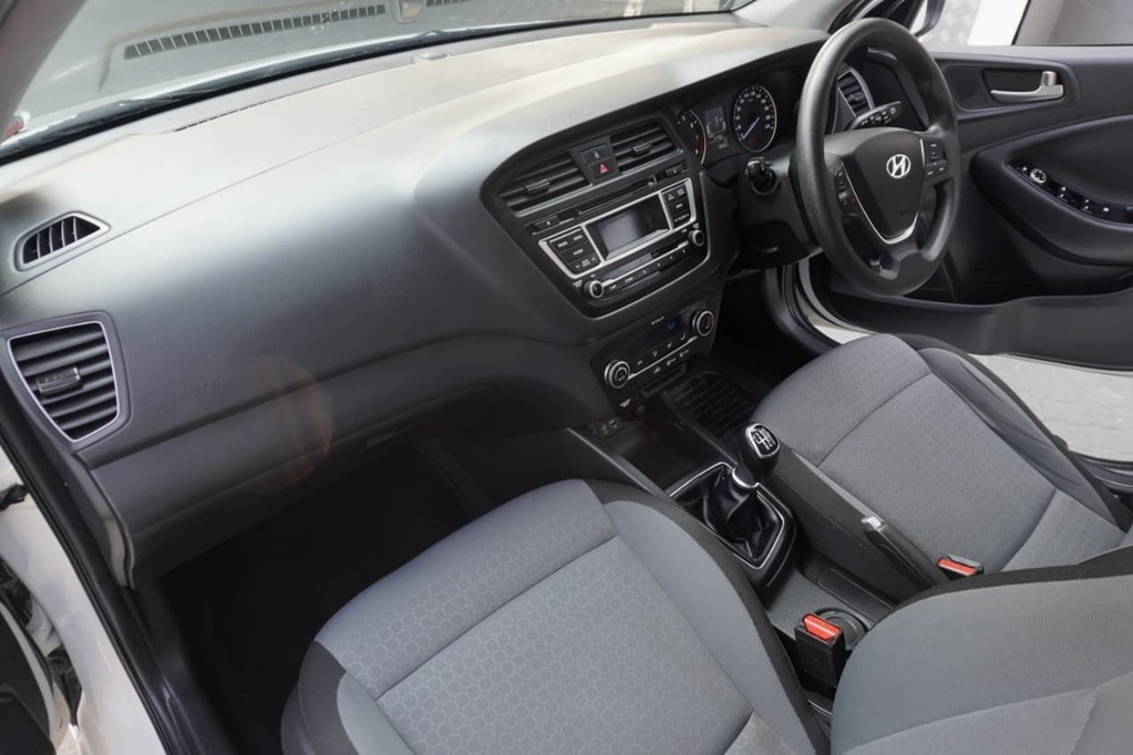 2015 HYUNDAI i20, White, 138000Kms, Manual, Hatchback, Petrol, R139 995, Goodwood