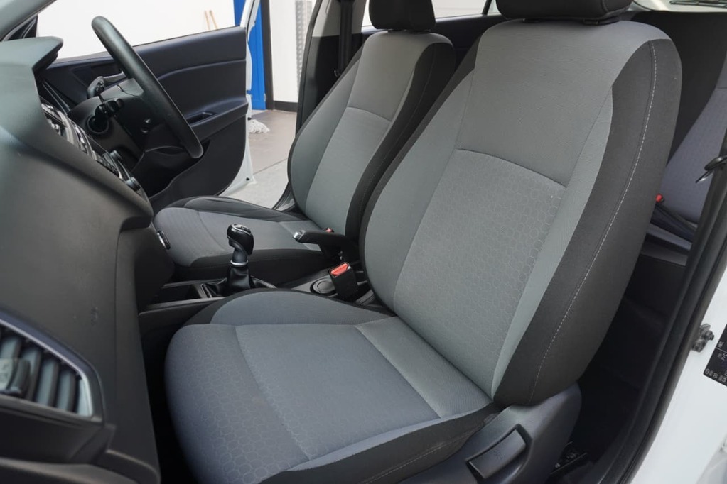 2015 HYUNDAI i20, White, 138000Kms, Manual, Hatchback, Petrol, R139 995, Goodwood