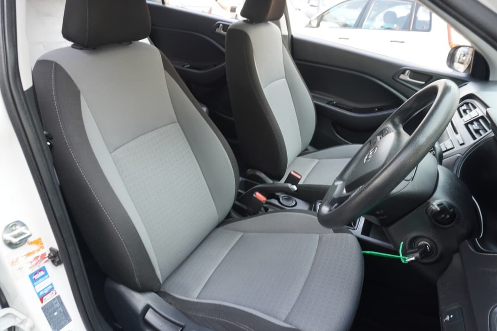 2015 HYUNDAI i20, White, 138000Kms, Manual, Hatchback, Petrol, R139 995, Goodwood