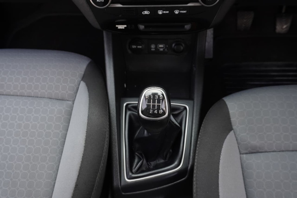 2015 HYUNDAI i20, White, 138000Kms, Manual, Hatchback, Petrol, R139 995, Goodwood