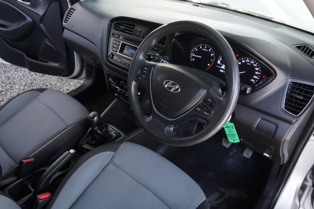 2016 HYUNDAI i20, Silver, 153310Kms, Manual, Hatchback, Petrol, R134 995, Goodwood