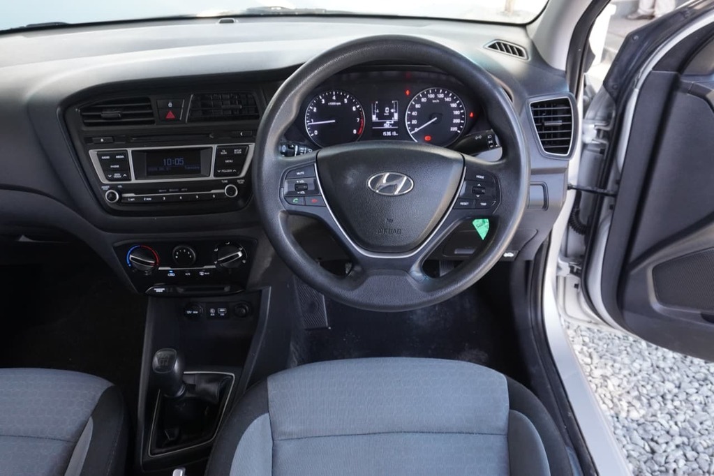 2016 HYUNDAI i20, Silver, 153310Kms, Manual, Hatchback, Petrol, R134 995, Goodwood