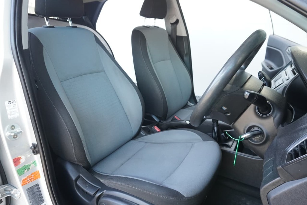 2016 HYUNDAI i20, Silver, 153310Kms, Manual, Hatchback, Petrol, R134 995, Goodwood