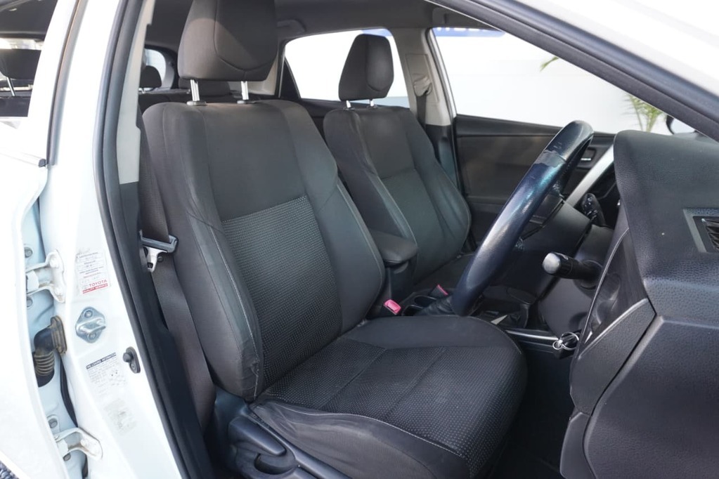 2015 TOYOTA AURIS, White, 221516Kms, Manual, Hatchback, Petrol, R149 995, Goodwood
