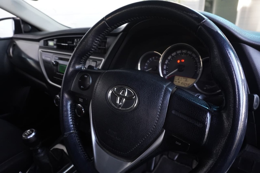 2015 TOYOTA AURIS, White, 221516Kms, Manual, Hatchback, Petrol, R149 995, Goodwood