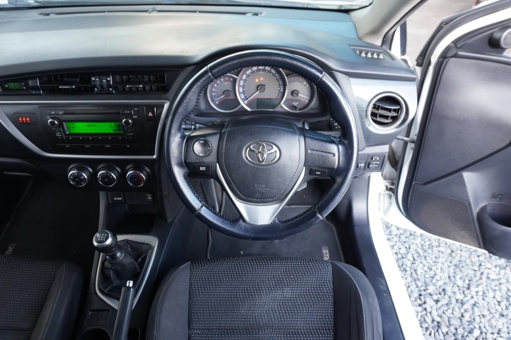 2015 TOYOTA AURIS, White, 221516Kms, Manual, Hatchback, Petrol, R149 995, Goodwood