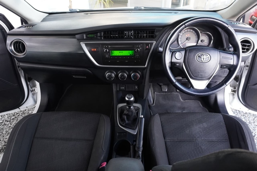 2015 TOYOTA AURIS, White, 221516Kms, Manual, Hatchback, Petrol, R149 995, Goodwood