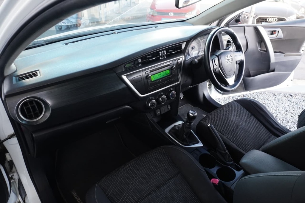 2015 TOYOTA AURIS, White, 221516Kms, Manual, Hatchback, Petrol, R149 995, Goodwood