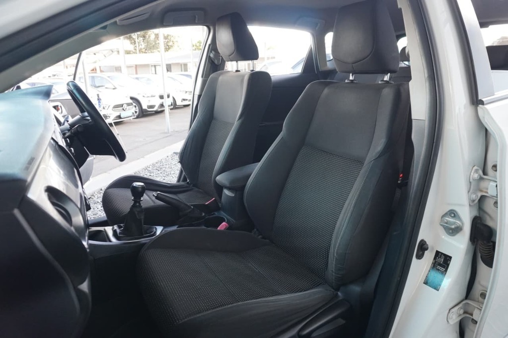 2015 TOYOTA AURIS, White, 221516Kms, Manual, Hatchback, Petrol, R149 995, Goodwood