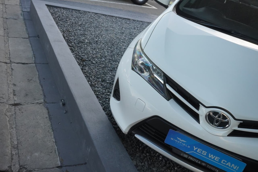 2015 TOYOTA AURIS, White, 221516Kms, Manual, Hatchback, Petrol, R149 995, Goodwood