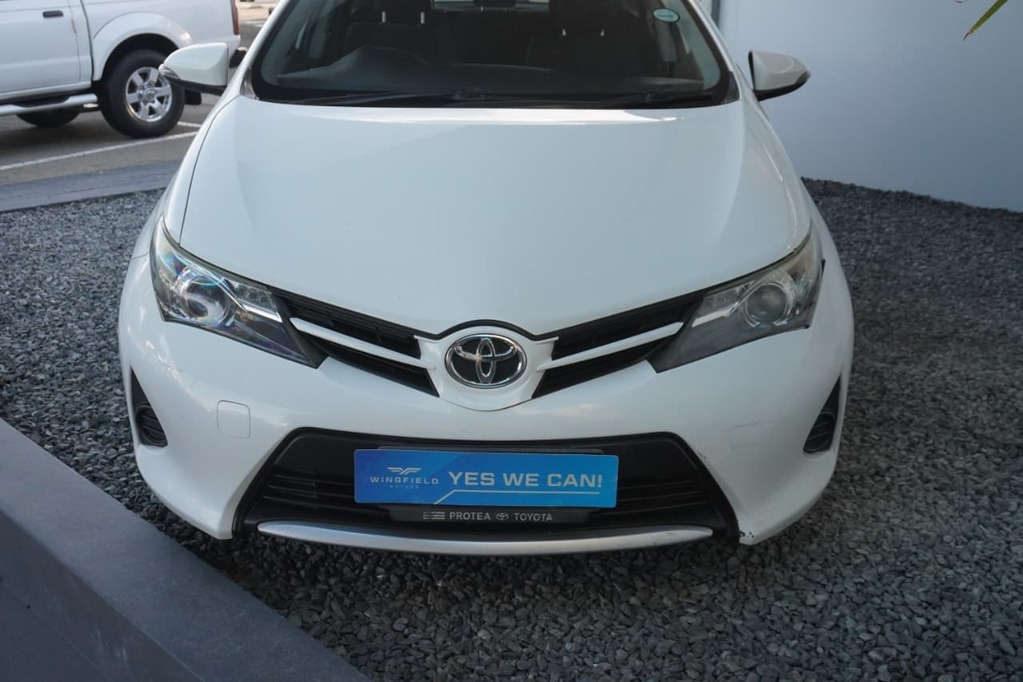 2015 TOYOTA AURIS, White, 221516Kms, Manual, Hatchback, Petrol, R149 995, Goodwood